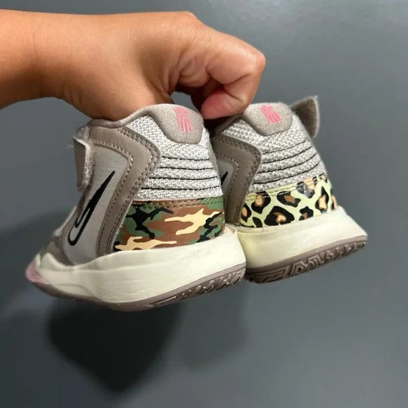 Nike girls high top sneakers - Picture 3 of 4